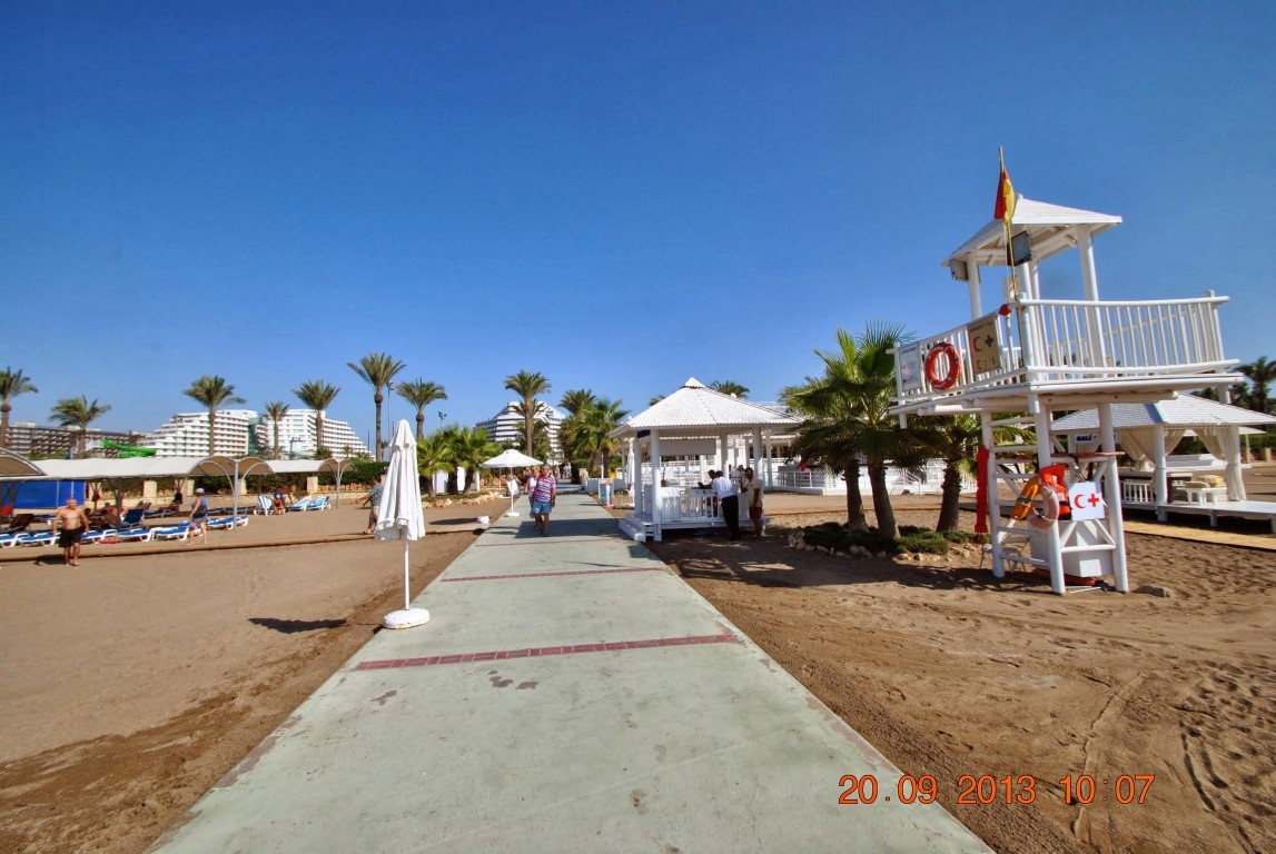 imagini hotel TITANIC LARA